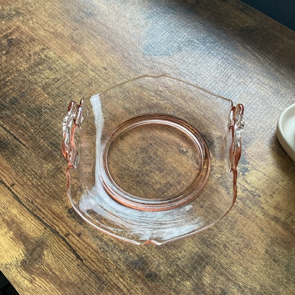 Pink glass sweets plate - Picture 5 of 8